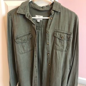 American Eagle button down long sleeve shirt